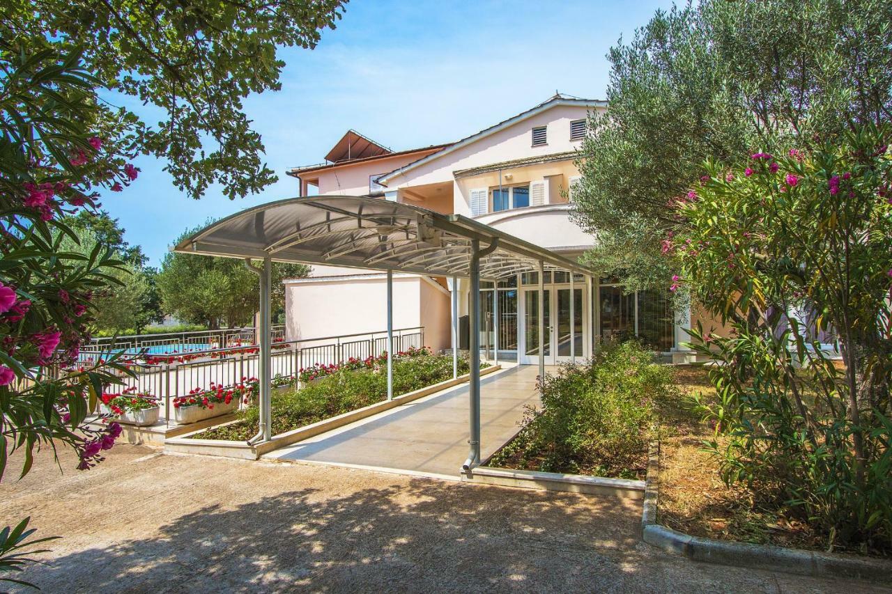 Pansion Oliva Ξενοδοχείο Krnica Εξωτερικό φωτογραφία